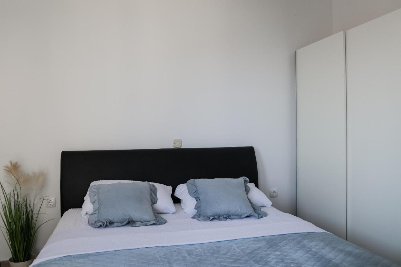 Apartments Morska Vila Komarna Bagian luar foto