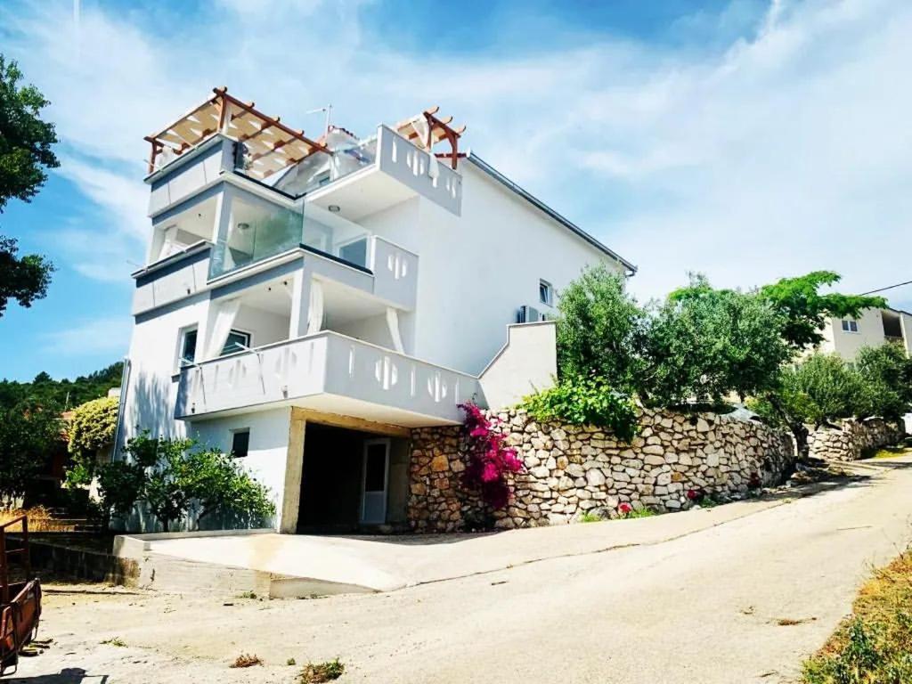 Apartments Morska Vila Komarna Bagian luar foto