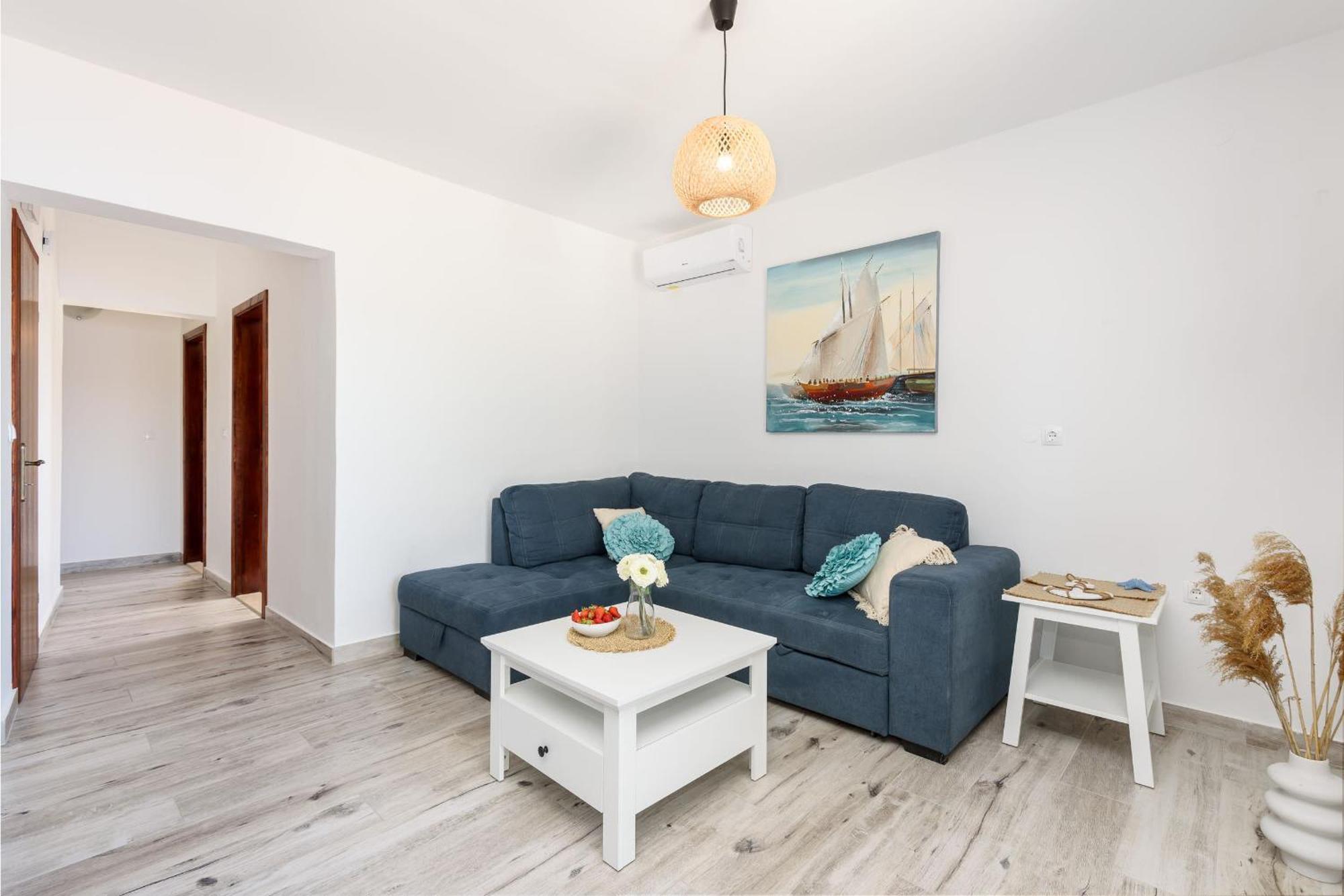 Apartments Morska Vila Komarna Bagian luar foto
