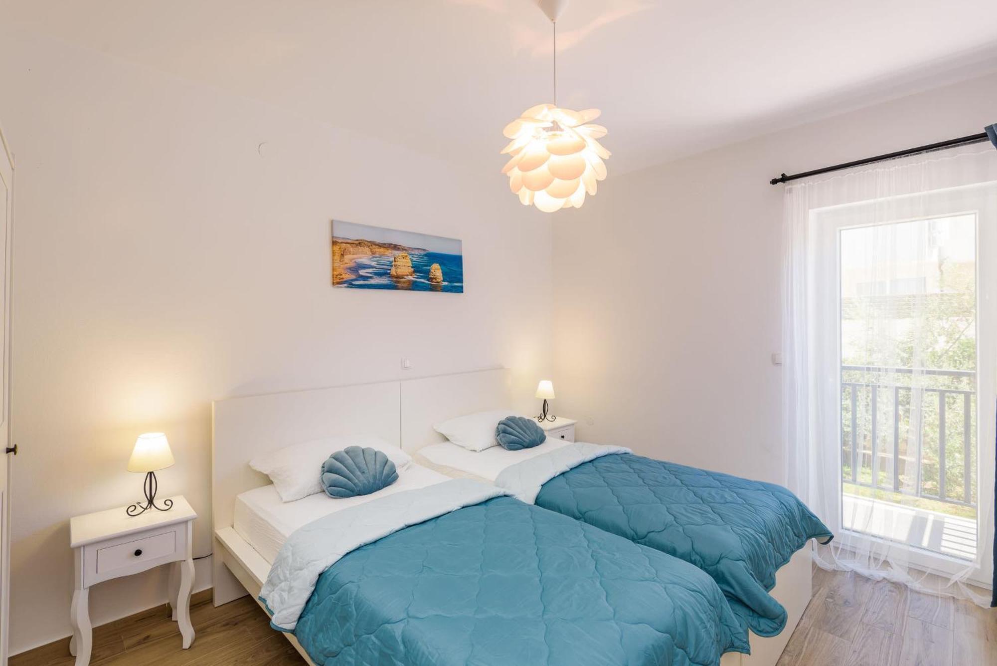 Apartments Morska Vila Komarna Bagian luar foto