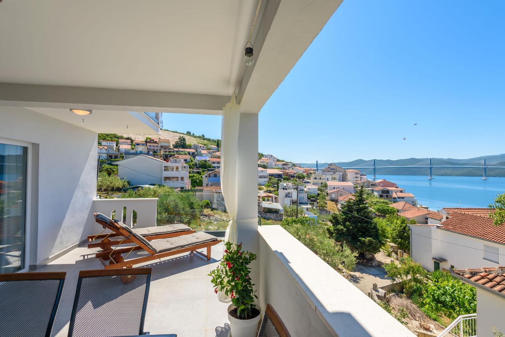 Apartments Morska Vila Komarna Bagian luar foto